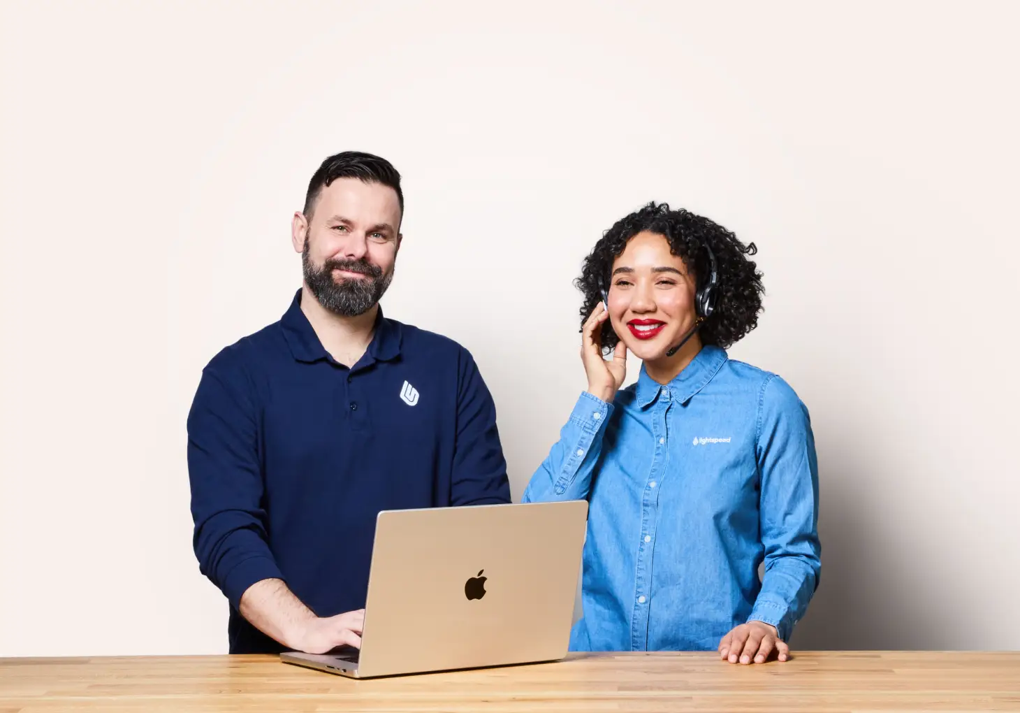 Restaurateur accompagné par le support Lightspeed pour paramétrer sa caisse iPad
